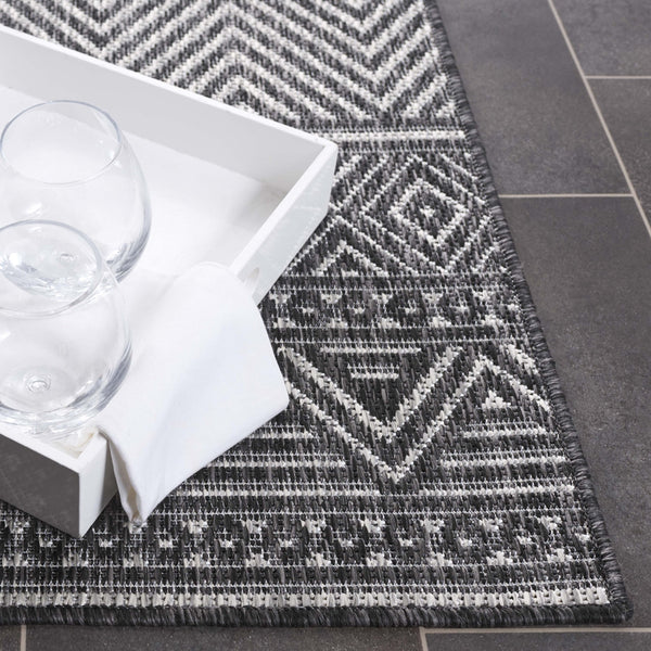 Safavieh Beach House Charcoal And Grey Area Rug - Durable, Elegant Design For Indoor And Outdoor Spaces Charcoal ,Grey 85% Polypropylene,15% Polyester Bhs288h-9