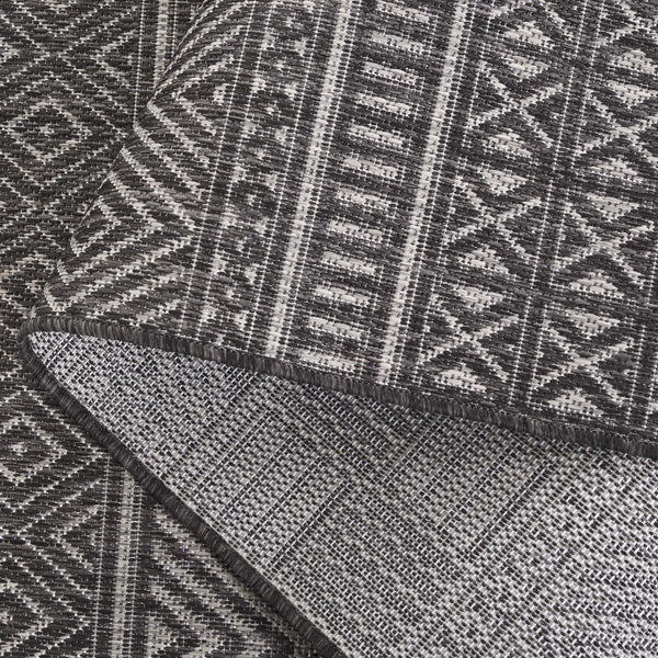 Safavieh Beach House Charcoal And Grey Area Rug - Durable, Elegant Design For Indoor And Outdoor Spaces Charcoal ,Grey 85% Polypropylene,15% Polyester Bhs288h-9