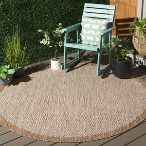 Safavieh Beach Area Rug – Elegant Herringbone Design For Indoor/Outdoor Spaces, Durable & Stylish Home Decor Brown ,Ivory Polypropylene Bhs408t-28