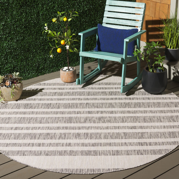 Safavieh Beach Stylish Medium Area Rug - Chic Striped Design For Indoor & Outdoor Spaces, Durable & Elegant Grey ,Ivory Polypropylene Bhs416f-28