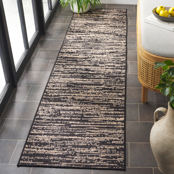 Safavieh Beach House Elegant Grey And Ivory Area Rug - Plush Comfort And Timeless Design For Any Space Black ,Beige Polypropylene Bhs424z-7r