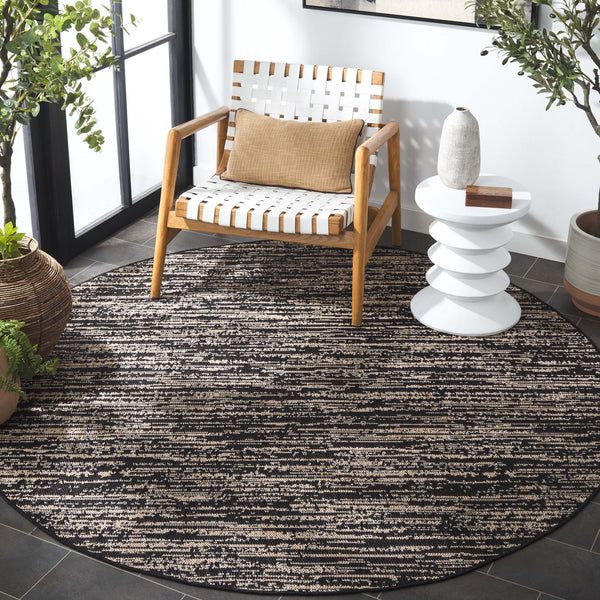 Safavieh Beach House Elegant Grey And Ivory Area Rug - Plush Comfort And Timeless Design For Any Space Black ,Beige Polypropylene Bhs424z-7r