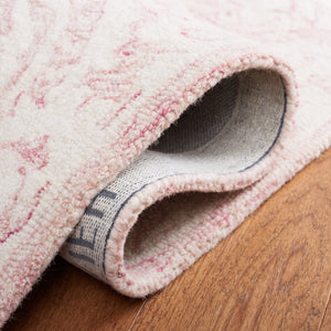 Safavieh Blossom 106 Hand Tufted Country and Floral Rug Pink / Ivory BLM106U-5