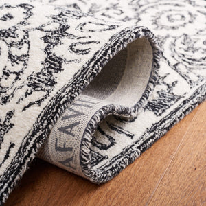 Safavieh Blossom 106 Hand Tufted Country and Floral Rug Black / Ivory BLM106Z-5