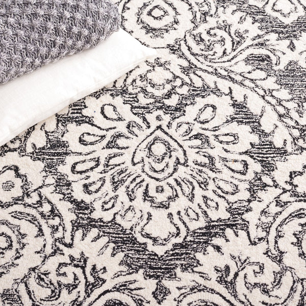 Safavieh Blossom 106 Hand Tufted Country and Floral Rug Black / Ivory BLM106Z-5