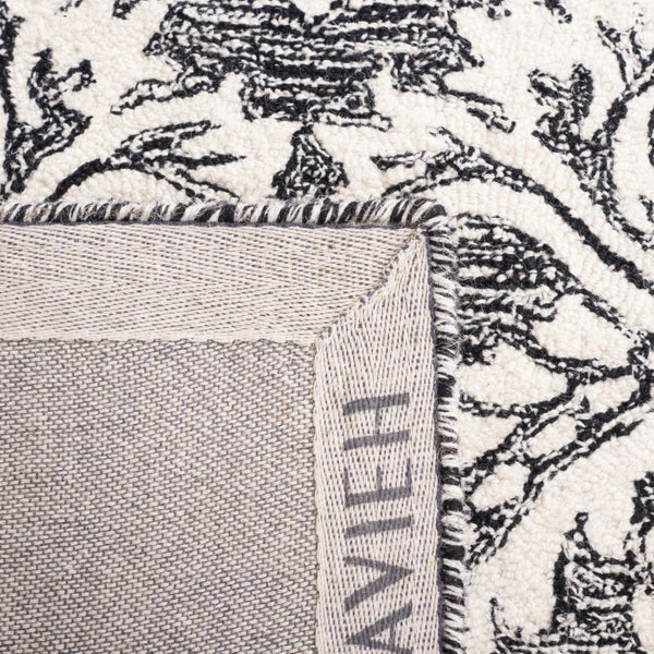 Safavieh Blossom 106 Hand Tufted Country and Floral Rug Black / Ivory BLM106Z-5