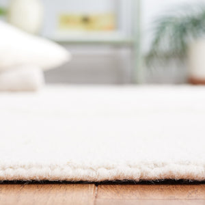 Safavieh Blossom 108 Hand Tufted Country and Floral Rug Ivory / Grey BLM108F-5