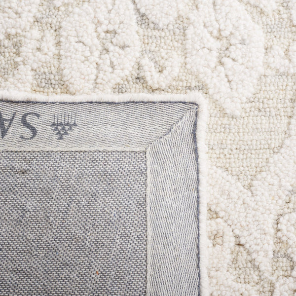 Safavieh Blossom 108 Hand Tufted Country and Floral Rug Ivory / Grey BLM108F-5