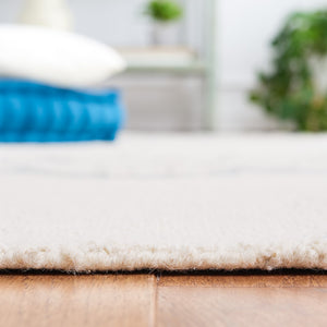 Safavieh Blossom 108 Hand Tufted Country and Floral Rug Ivory / Blue BLM108M-5