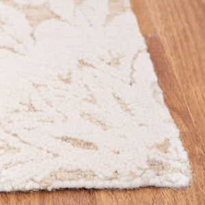 Safavieh Blossom 108 Hand Tufted Country and Floral Rug Ivory / Light Brown BLM108T-5