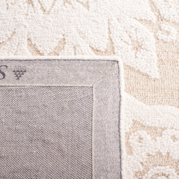 Safavieh Blossom 108 Hand Tufted Country and Floral Rug Ivory / Light Brown BLM108T-5