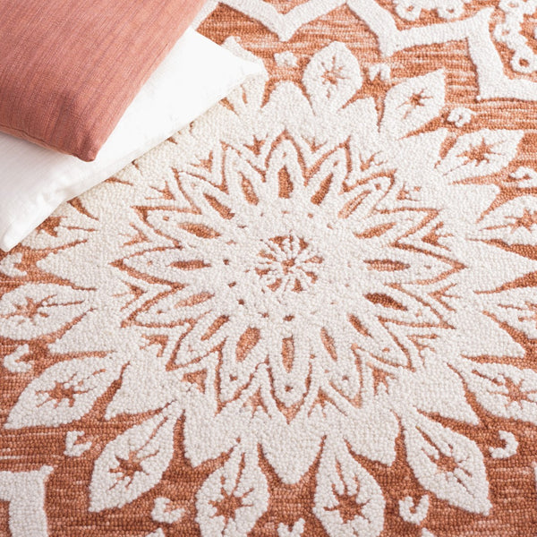 Safavieh Blossom 108 Hand Tufted Country and Floral Rug Ivory / Pink BLM108U-5