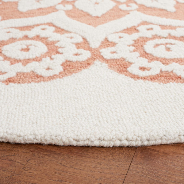 Safavieh Blossom 108 Hand Tufted Country and Floral Rug Ivory / Pink BLM108U-6R