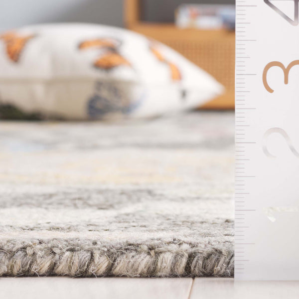 Safavieh Blossom Hand-tufted Floral Area Rug - Luxurious Wool & Cotton Blend For Elegant Home Décor Green ,Charcoal 80% Wool,20% Cotton Blm555y-28