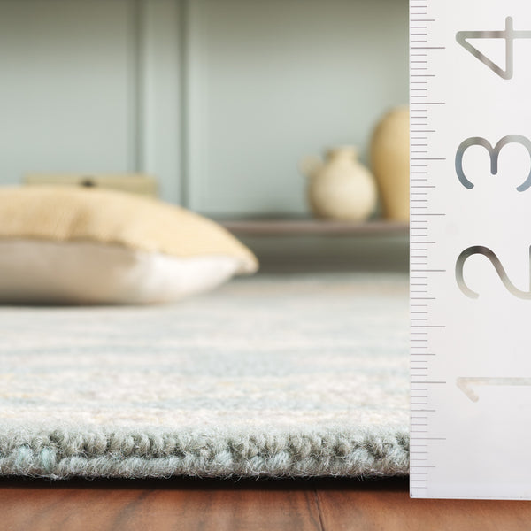 Safavieh Blossom Hand Tufted Wool Area Rug - Elegant Floral Design From India - Timeless Home Décor Piece Light Blue ,Beige Wool Blm701l-9