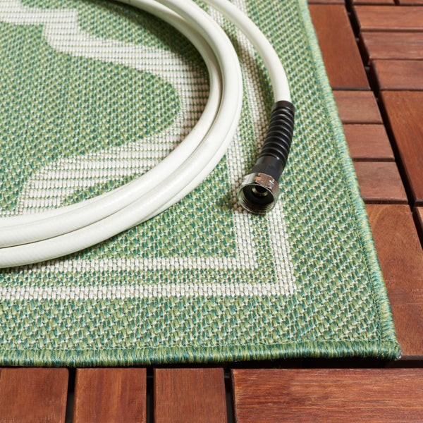 Safavieh Bermuda 810 Power Loomed Indoor / Outdoor Rug Green / Ivory 5'-3" x 7'-6"