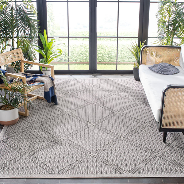 Safavieh Bermuda Elegant Geometric Area Rug – Durable, Eco-friendly, Perfect For Indoor & Outdoor Spaces Cream ,Grey Polypropylene Bmu811b-2