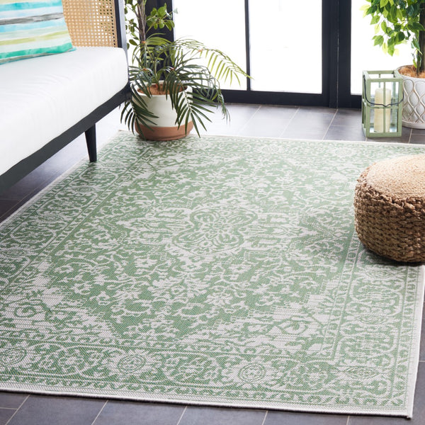 Safavieh Bermuda 813 Power Loomed Indoor / Outdoor Rug Green / Ivory 5'-3" x 7'-6"