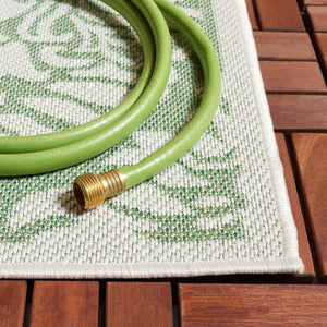 Safavieh Bermuda 821 Power Loomed Indoor / Outdoor Rug Ivory / Green 5'-3" x 7'-6"