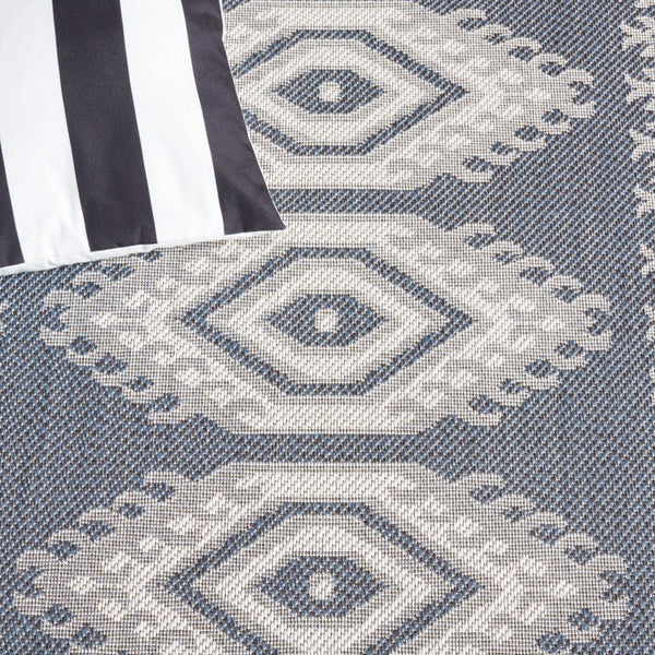 Safavieh Bermuda 827 Power Loomed Indoor / Outdoor Rug Navy / Ivory 5'-3" x 7'-6"