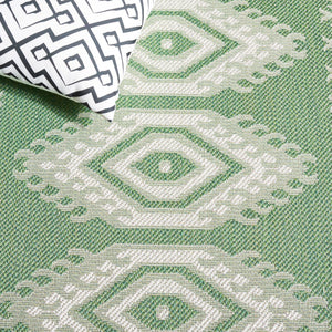 Safavieh Bermuda 827 Power Loomed Indoor / Outdoor Rug Green / Ivory 5'-3" x 7'-6"