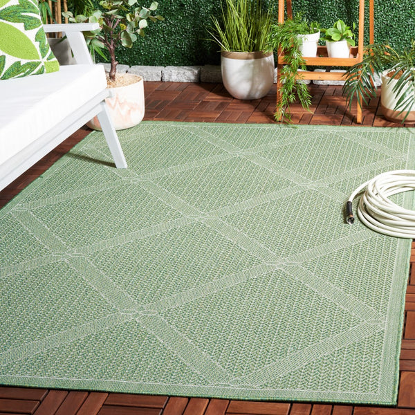 Safavieh Bermuda 851 Power Loomed Indoor / Outdoor Rug Green / Ivory 5'-3" x 7'-6"