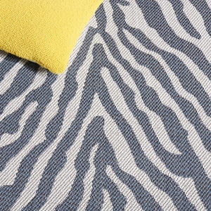 Safavieh Bermuda Area Rug – Elegant Zebra Pattern, Durable Power Loomed Design For Indoor & Outdoor Spaces Navy ,Ivory Polypropylene Frize Bmu881n-7sq