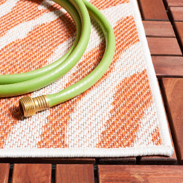 Safavieh Bermuda Area Rug – Elegant Zebra Pattern, Durable Power Loomed Design For Indoor & Outdoor Spaces Rust ,Ivory Polypropylene Frize Bmu881p-4