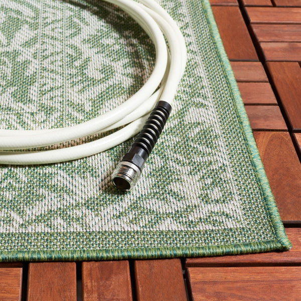 Safavieh Bermuda 885 Power Loomed Indoor / Outdoor Rug Green / Ivory 5'-3" x 7'-6"