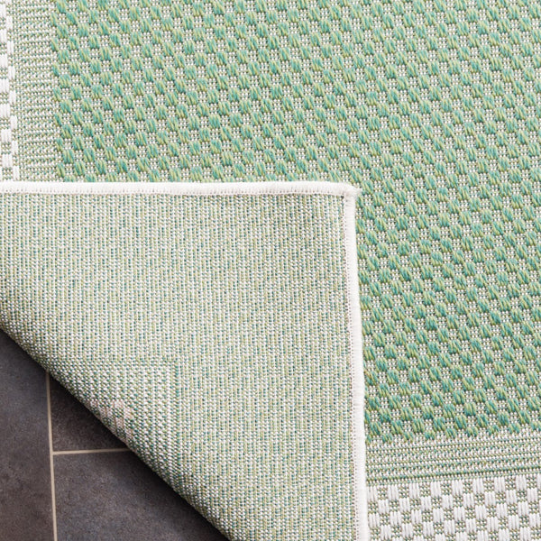 Safavieh Bermuda 886 Power Loomed Indoor / Outdoor Rug Green / Ivory 5'-3" x 7'-6"