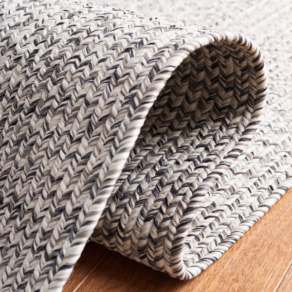 Safavieh Braided Elegance: Hand-woven Ivory And Light Grey Runner Rug For Sophisticated Hallways And Entryways Grey ,Ivory Polypropylene Pile Bra201f-8r