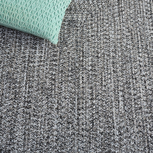 Safavieh Braided Hand Woven Runner Rug In Serene Light Green And Sage For Indoor And Outdoor Spaces Black ,Ivory Polypropylene Pile Bra260z-5