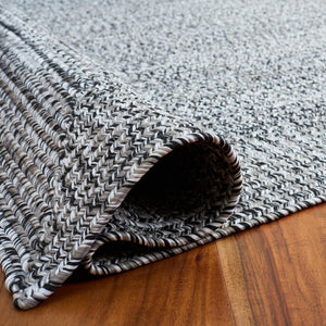 Safavieh Braided Light Sage Area Rug - Handwoven Comfort For Indoor & Outdoor Spaces, Easy Care & Stylish Design Black ,Ivory Polypropylene Pile Bra260z-3