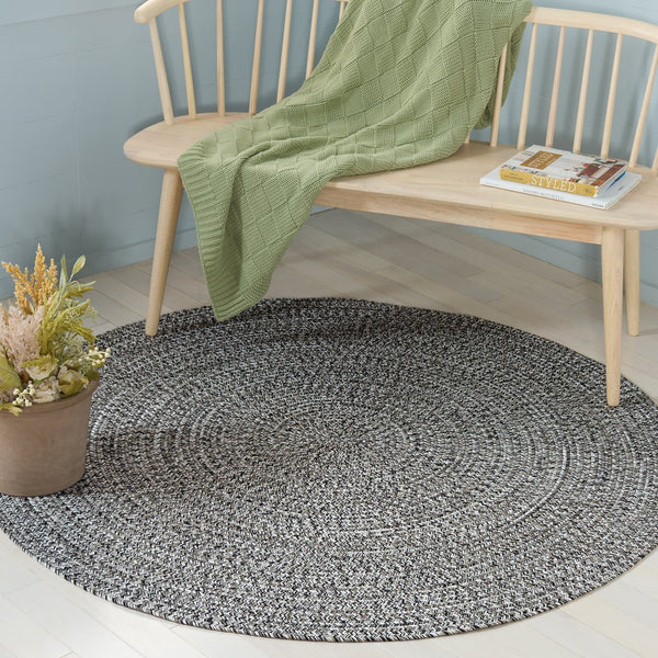 Safavieh Braided Hand Woven Runner Rug In Serene Light Green And Sage For Indoor And Outdoor Spaces Black ,Ivory Polypropylene Pile Bra260z-5r