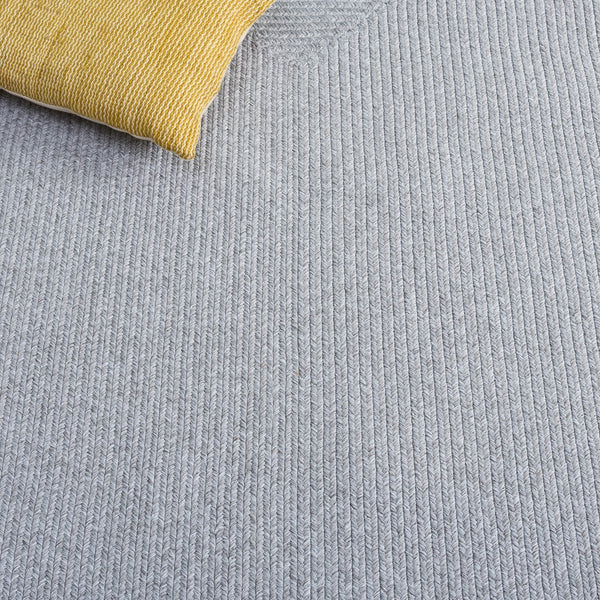 Safavieh Braided Area Rug - Elegant Ivory And Grey Runner For Indoor/Outdoor Spaces, Washable Design Grey ,Ivory Polypropylene Pile Bra281f-5