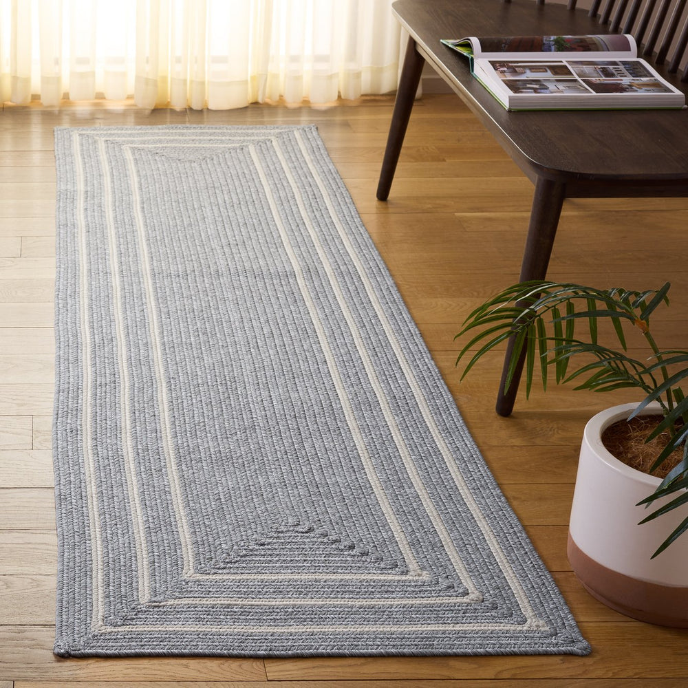 Safavieh Braided Area Rug - Elegant Hand Woven Design For Indoor/Outdoor Spaces, Washable & Stylish Home Decor Light Grey ,Ivory Polypropylene Pile Bra282f-3