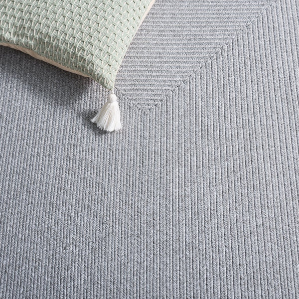 Safavieh Braided Runner Rug - Elegant Hand-woven Design For Indoor/Outdoor Comfort And Style In Any Space Light Grey ,Ivory Polypropylene Pile Bra282f-5