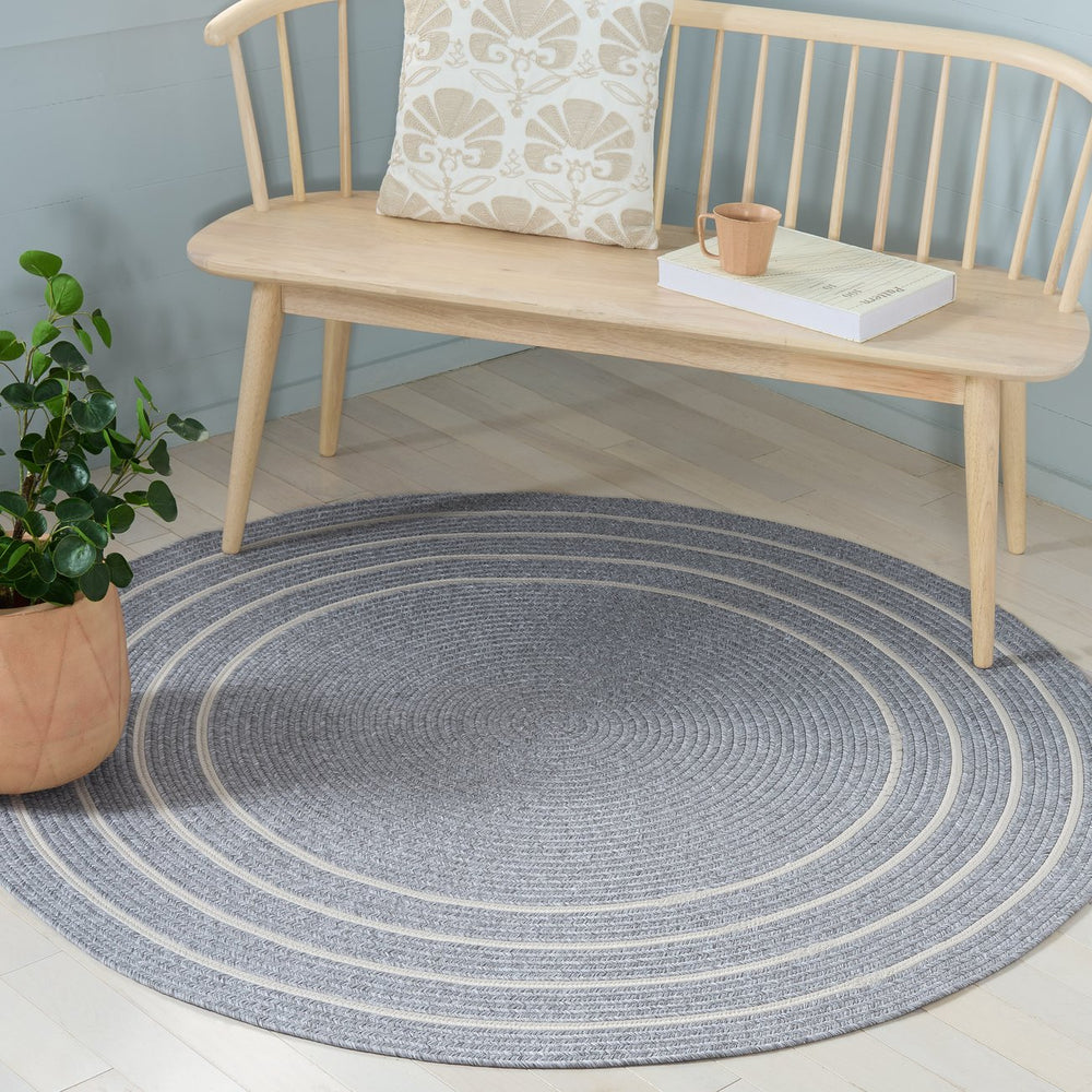 Safavieh Braided Runner Rug - Elegant Hand-woven Design For Indoor/Outdoor Comfort And Style In Any Space Light Grey ,Ivory Polypropylene Pile Bra282f-5r