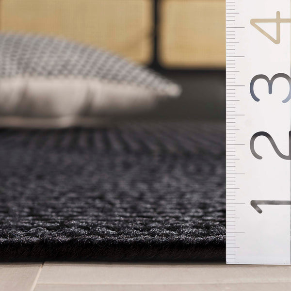 Safavieh Braided Area Rug - Stylish Green Design For Indoor/Outdoor Spaces, Perfect For Comfort And Elegance Black Polypropylene Pile Brd315z-6r