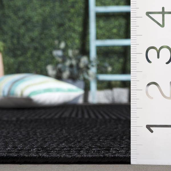 Safavieh Braided Area Rug - Stylish Green Design For Indoor/Outdoor Spaces, Perfect For Comfort And Elegance Black Polypropylene Pile Brd315z-6r