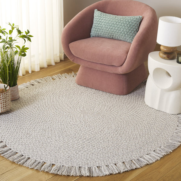 Safavieh Braided Hand‑Woven Round Rug In Grey Ivory — 90% Wool Dense Pile, Durable Texture For Cozy Spaces 6'-0" x 6'-0" BRD563F-6R