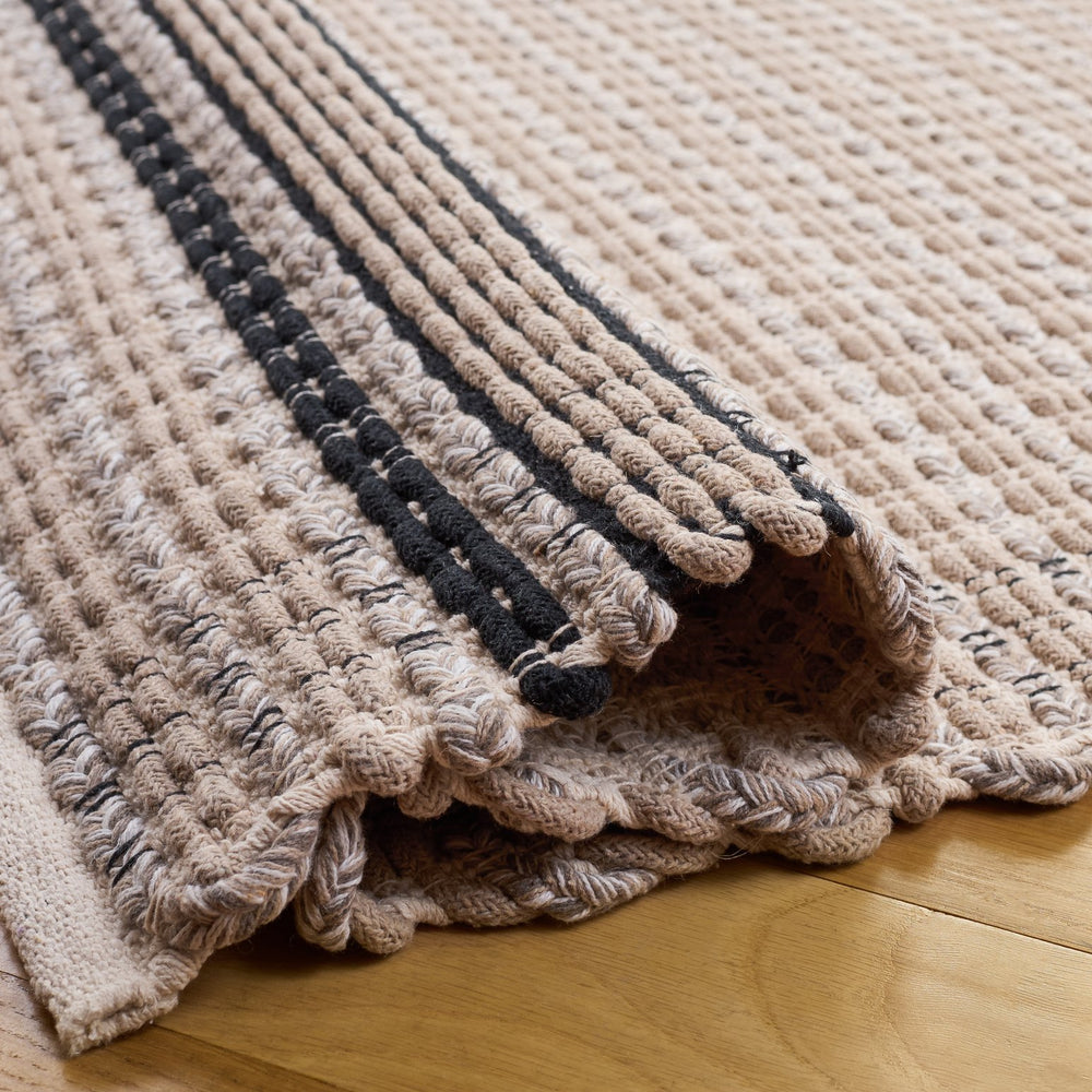 Safavieh Braided Hand-Woven Beige And Black Cotton Rug — Soft Pile, Artisanal Indian Craftsmanship For Modern Spaces 6'-0" x 9'-0" BRD763B-6