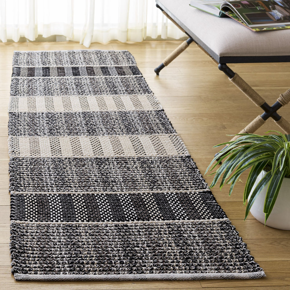 Safavieh Braided Hand-Woven Grey & Black Area Rug — Soft Cotton Pile, Low 1/2" Profile, Timeless Braided Texture 6'-0" x 9'-0" BRD764F-6