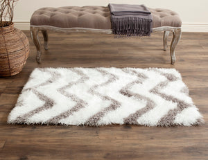 Safavieh Barcelona Shag 320 Hand Tufted  Rug Ivory / Silver BSG320A-2