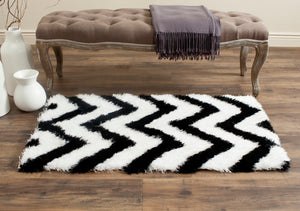 Safavieh Barcelona Shag 320 Hand Tufted  Rug Ivory / Black BSG320C-2