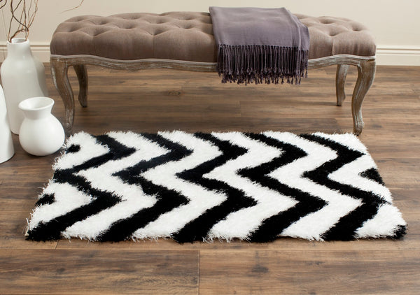 Safavieh Barcelona Shag 320 Hand Tufted  Rug Ivory / Black BSG320C-2