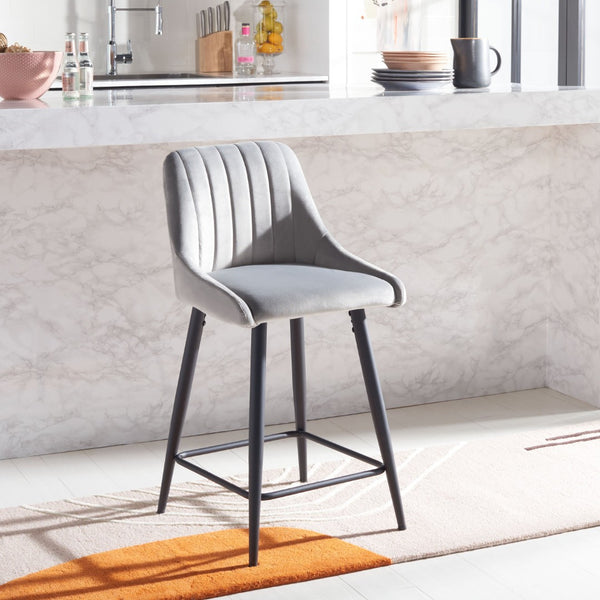 Safavieh Helga Counter Stool - Mid-Century Modern Velvet Elegance With Sculptural Design For Stylish Seating Light Grey / Black BST7501B