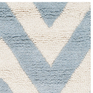 Safavieh Cambridge 139 Hand Tufted  Rug Light Blue / Ivory CAM139A-2