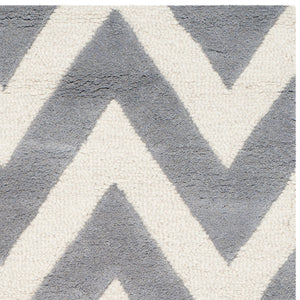 Safavieh Cambridge 139 Hand Tufted  Rug Silver / Ivory CAM139D-3