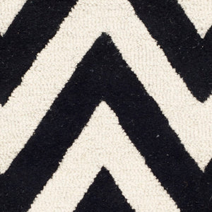 Safavieh Cambridge 139 Hand Tufted  Rug Black / Ivory CAM139E-28